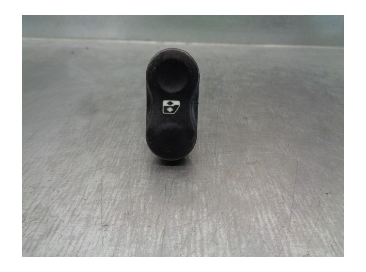 Recambio de mando elevalunas delantero izquierdo para dacia duster ambiance 4x2 referencia OEM IAM 8200602227 