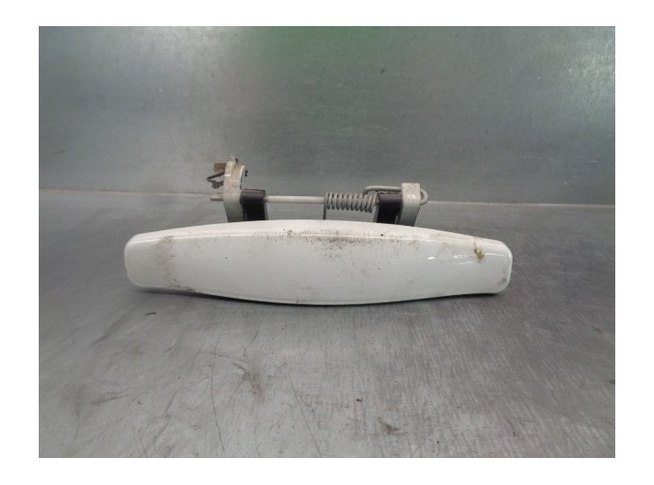 Recambio de maneta exterior delantera derecha para dacia duster ambiance 4x2 referencia OEM IAM 806061345R 
