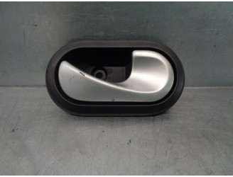 Recambio de maneta interior delantera derecha para dacia duster ambiance 4x2 referencia OEM IAM 8200733847  
