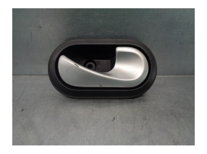 Recambio de maneta interior delantera derecha para dacia duster ambiance 4x2 referencia OEM IAM 8200733847  