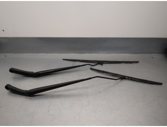 Recambio de brazo limpia delantero derecho para chrysler grand voyager lx referencia OEM IAM 68028438AA  