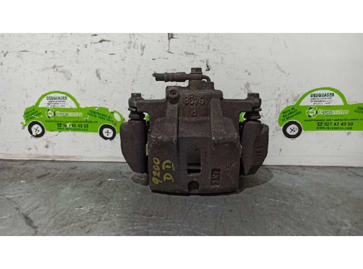 Replacement of right front brake caliper for Lexus RX 300 (MCU35) 3.0 V6 CAT OEM IAM reference 4773048140 