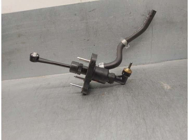 Recambio de bomba embrague para hyundai bayon referencia OEM IAM 41610K7300  