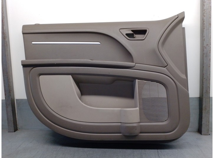 Recambio de guarnecido puerta delantera derecha para dodge journey 2.0 16v crd cat referencia OEM IAM 1BG901K7AC 5 PUERTAS