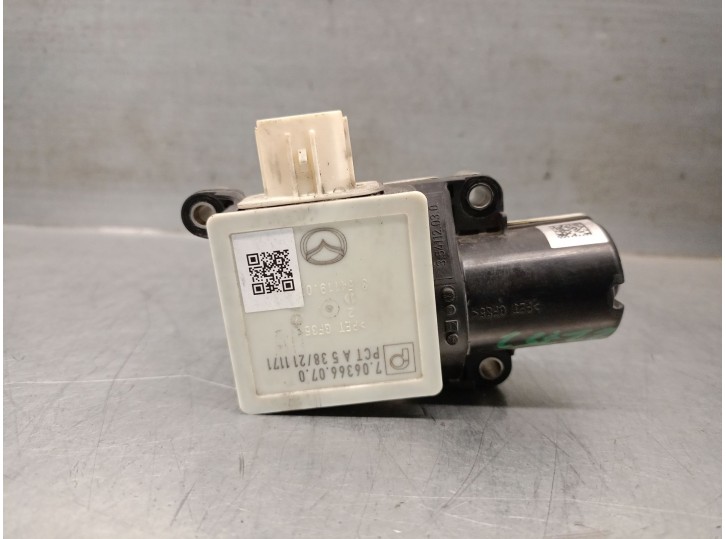 Replacement valve for Mazda 3 hatchback (BP) 2.0 Skyactiv-G M Hybrid OEM IAM reference 706366070 538211171