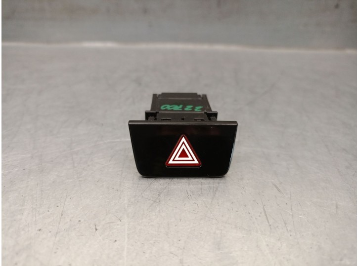 Replacement hazard warning switch for Hyundai Tucson (NX4E, NX4A) 1.6 T-GDi OEM IAM reference 93790N7000 