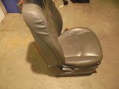 Recambio de asiento delantero derecho para ssangyong rodius xdi referencia OEM IAM 7400621052CCR CUERO GRIS 5 PUERTAS