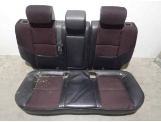 Recambio de asientos traseros para hyundai i30 style referencia OEM IAM CUERO NEGRO Y TELA ROJA 5 PUERTAS