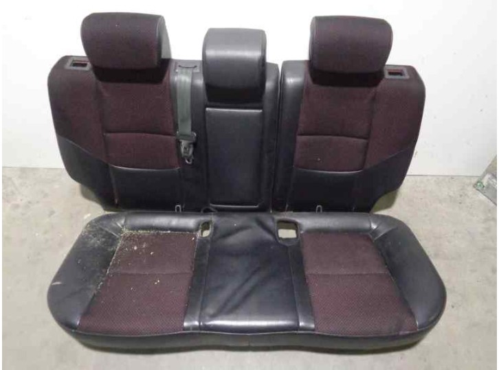 Recambio de asientos traseros para hyundai i30 style referencia OEM IAM CUERO NEGRO Y TELA ROJA 5 PUERTAS