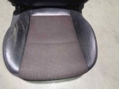 Recambio de asiento delantero derecho para hyundai i30 style referencia OEM IAM  CUERO NEGRO Y TELA ROJA 5 PUERTAS