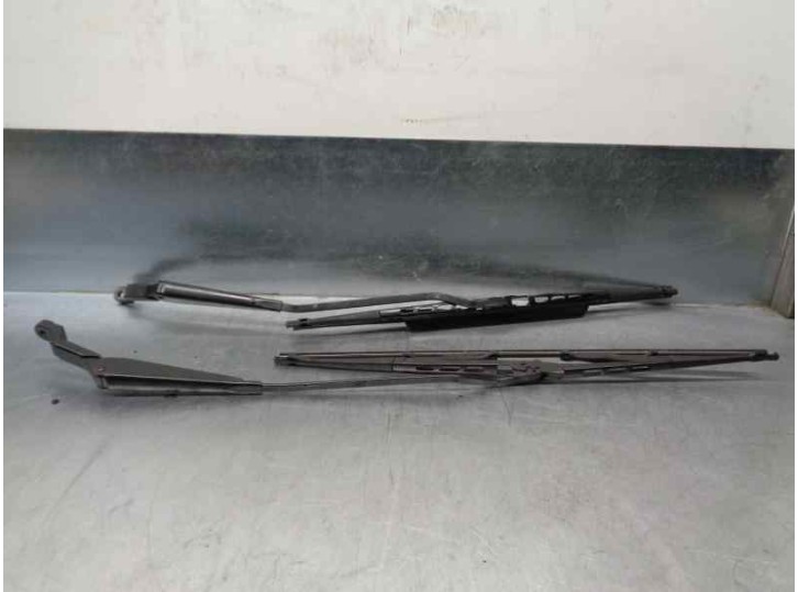 Recambio de brazo limpia delantero derecho para daewoo aranos 1.8 referencia OEM IAM 