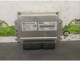Replacement engine ECU for Kia Carnival II 2.5 V6 LX OEM IAM reference 391103Y401 0261207049 BOSCH