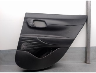 Recambio de guarnecido puerta trasera derecha para hyundai bayon referencia OEM IAM 83320Q0010NNB 5 PUERTAS