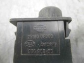 Recambio de mando para nissan terrano/terrano.ii (r20) 2.7 turbodiesel referencia OEM IAM 251900F000 00696900 HELLA