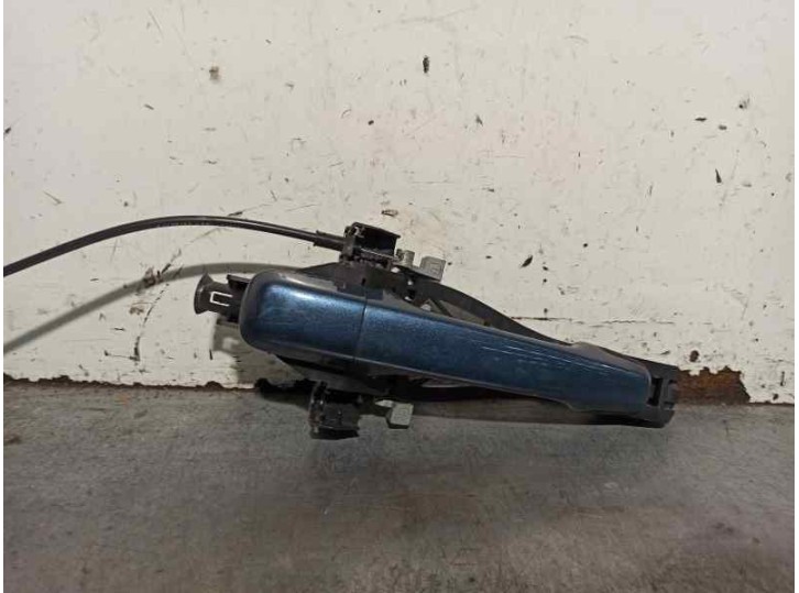 Replacement front right exterior door handle for Volvo V50 Estate 1.8 cat OEM IAM reference RH30663866 