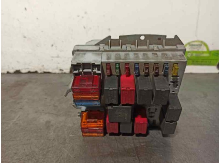 Recambio de caja reles / fusibles para alfa romeo 147 (190) 1.9 jtd cat referencia OEM IAM 51742420  