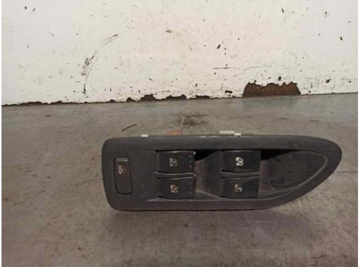Replacement front left window switch for renault laguna ii (bg0) 1.9 dci diesel OEM IAM reference 8200397297 