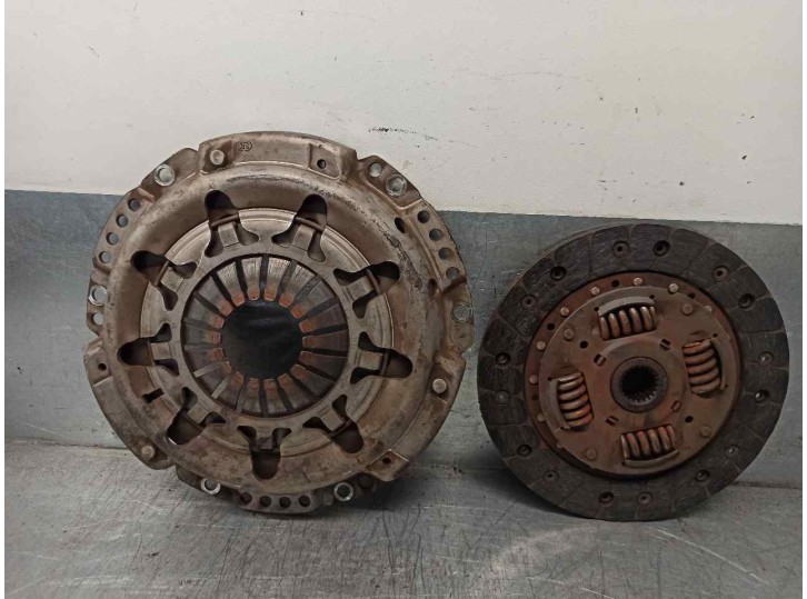 Recambio de kit embrague para toyota yaris (ncp1/nlp1/scp1) 1.3 expo referencia OEM IAM 3125012391 320017210 LUK