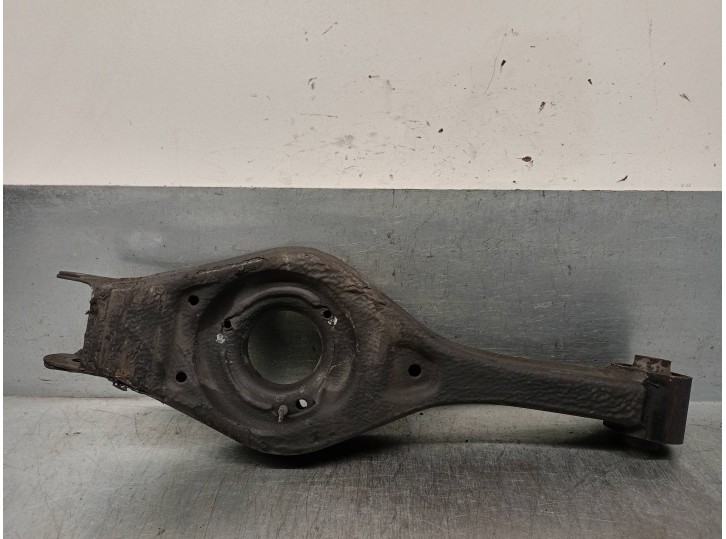 Recambio de brazo suspension inferior trasero derecho para hyundai i30 1.4 cat referencia OEM IAM 552102H100  