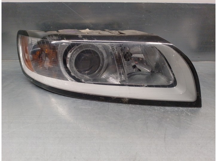 Replacement right headlight for Volvo S40 saloon 2.0 diesel CAT OEM IAM reference 31299584 WITH MAGNIFIER 4 DOORS
