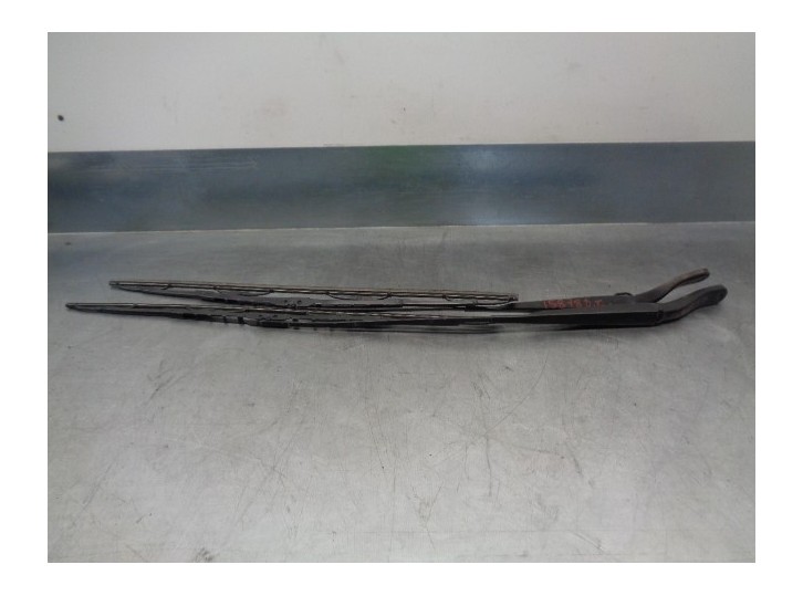 Recambio de brazo limpia delantero derecho para renault master iii furgón caja cerrada referencia OEM IAM 8200734776 80020256 BO