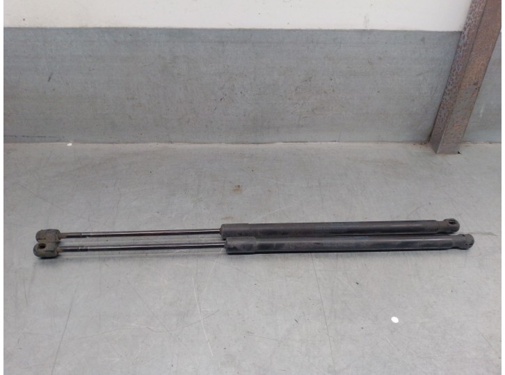 Replacement trunk / tailgate shock absorbers for Volvo V60 I (155) D3 / D4 OEM IAM reference 31297080 31395910 