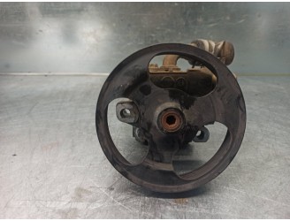 Recambio de bomba servodireccion para mazda 3 berlina (bk) 1.6 16v cat referencia OEM IAM BP4M32600A KYB