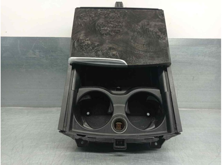 Recambio de reposavasos para bmw serie 5 berlina (g30) 2.0 16v turbodiesel referencia OEM IAM 6801508 