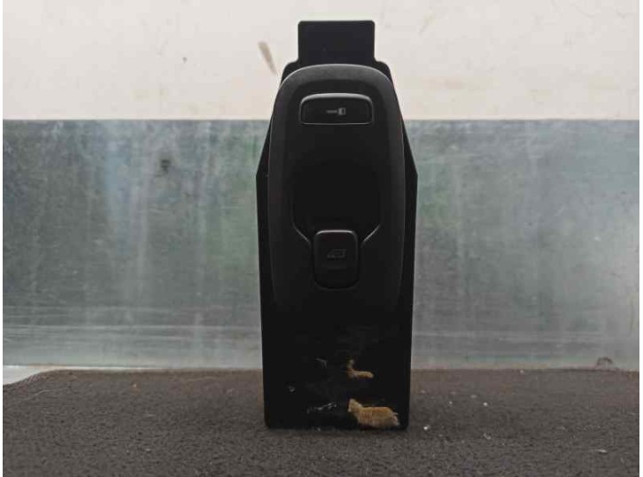 Recambio de mando elevalunas delantero derecho para volvo xc70 2.4 diesel cat referencia OEM IAM 30658147  