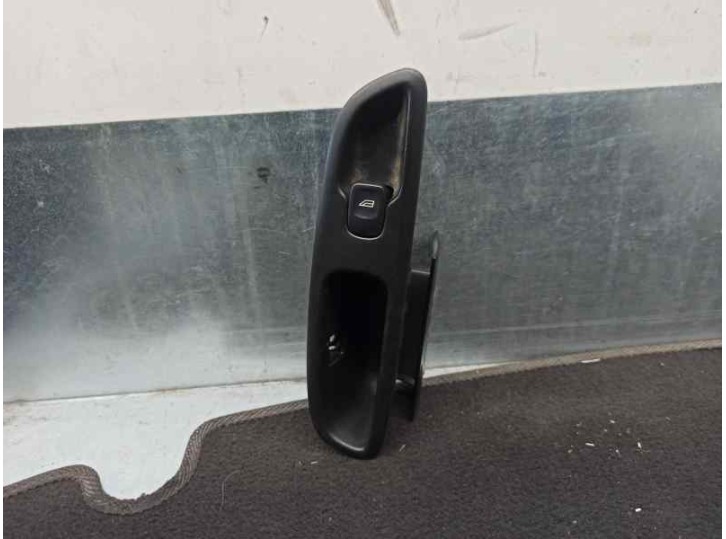 Recambio de mando elevalunas trasero izquierdo para volvo xc70 2.4 diesel cat referencia OEM IAM 8685288 
