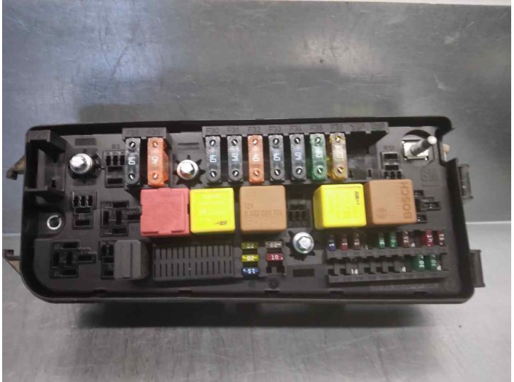 Recambio de caja reles / fusibles para opel vectra c berlina comfort referencia OEM IAM 13112920 519037014 