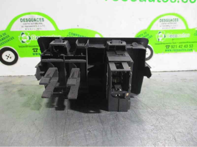 Recambio de mando luces salpicadero para renault clio iii 1.2 referencia OEM IAM 8200379685  