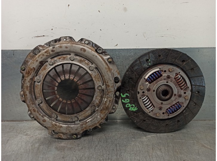 Replacement clutch kit for Opel Kadett E OEM IAM reference 666102 803107 VALEO