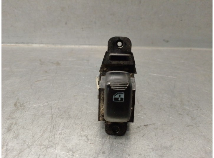 Replacement front right window switch for Hyundai Santa Fé I (SM) 2.0 CRDi OEM IAM reference 9358026000 9358026000 