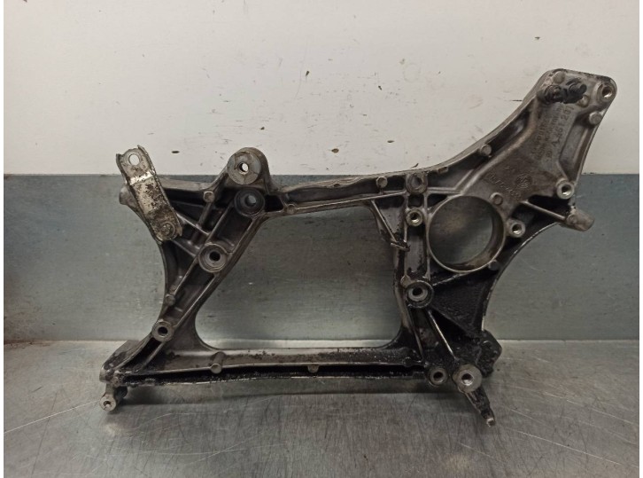 Recambio de soporte alternador para mercedes-benz clase c (w204) coupe 2.1 cdi cat referencia OEM IAM A6512011909 