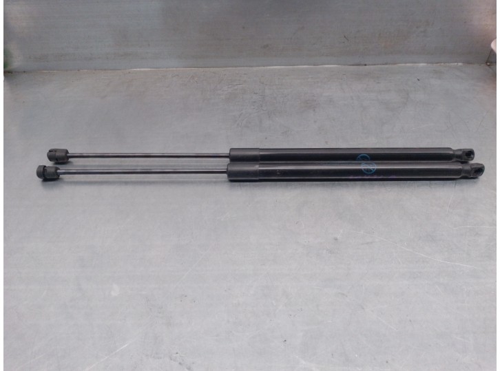 Replacement boot / tailgate shock absorbers for Ford Focus 1.0 EcoBoost CAT OEM IAM reference JX7BA406A10AC 