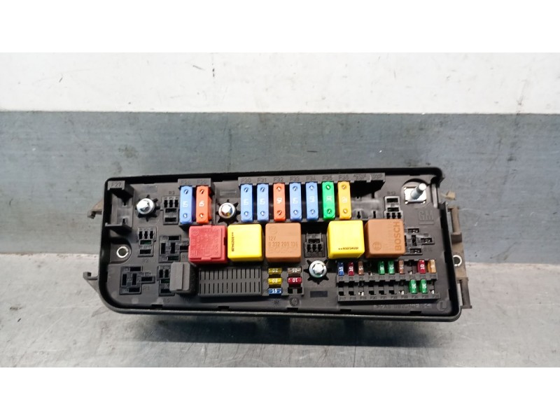 Recambio de caja reles / fusibles para opel vectra c (z02) 2.2 16v (f69) referencia OEM IAM 13144711  