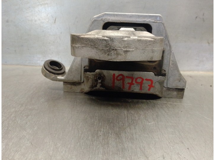 Replacement right engine mount for Opel Insignia Saloon 2.0 CDTi CAT OEM IAM reference 13227717 13227717 