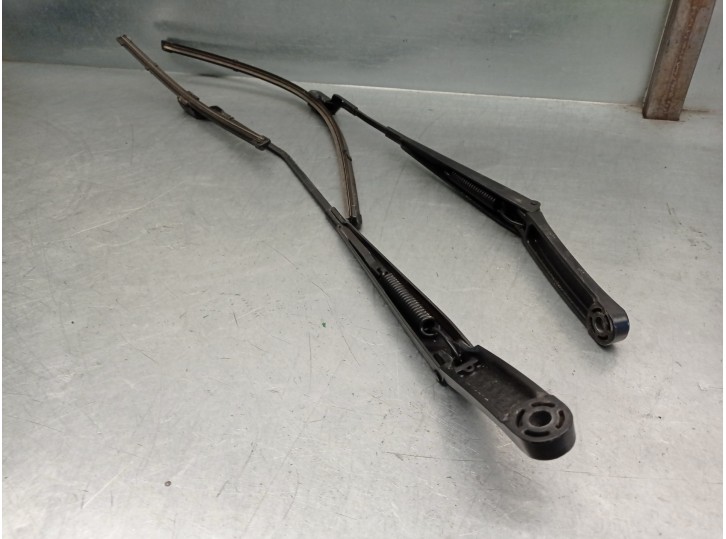 Recambio de brazo limpia delantero derecho para seat ibiza (kj1) reference referencia OEM IAM 