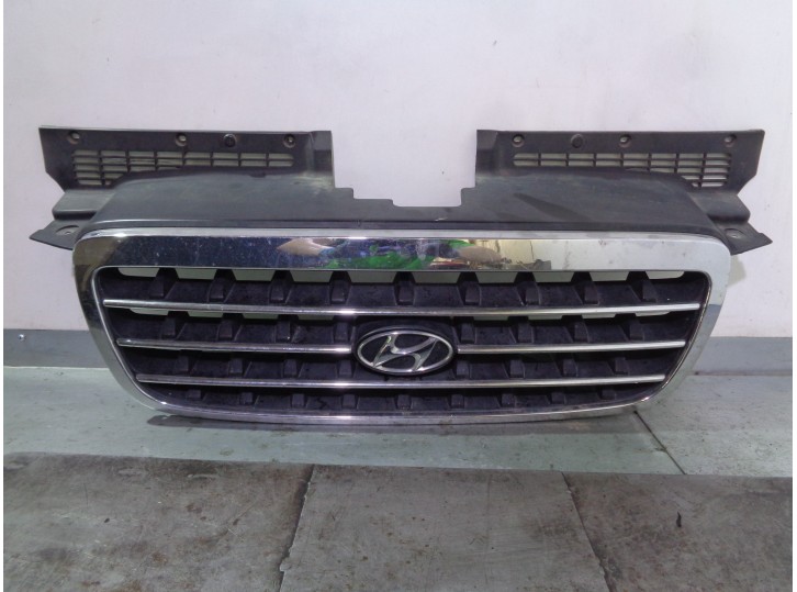 Replacement front grille for Hyundai Trajet (FO) 2.0 GLS OEM IAM reference 863523A000 863503A010 