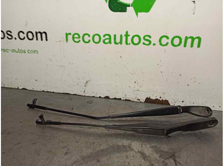 Recambio de brazo limpia delantero derecho para volvo v50 familiar 1.8 cat referencia OEM IAM 30698250  