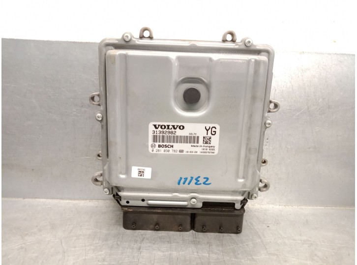 Replacement engine ECU for Volvo XC70 II (136) D4 AWD OEM IAM reference 31392982 0281030782 BOSCH