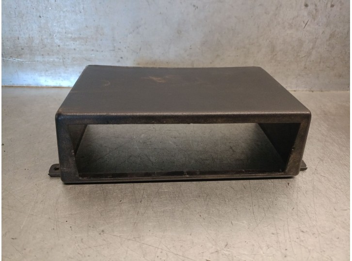 Recambio de molduras delanteras para land rover defender (ld) 2.5 tdi referencia OEM IAM BTR8593LDQ BTR8593LDQ 