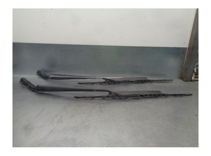 Replacement front right wiper arm for Cadillac SRX V6 Elegance OEM IAM reference 88958239 88958241 