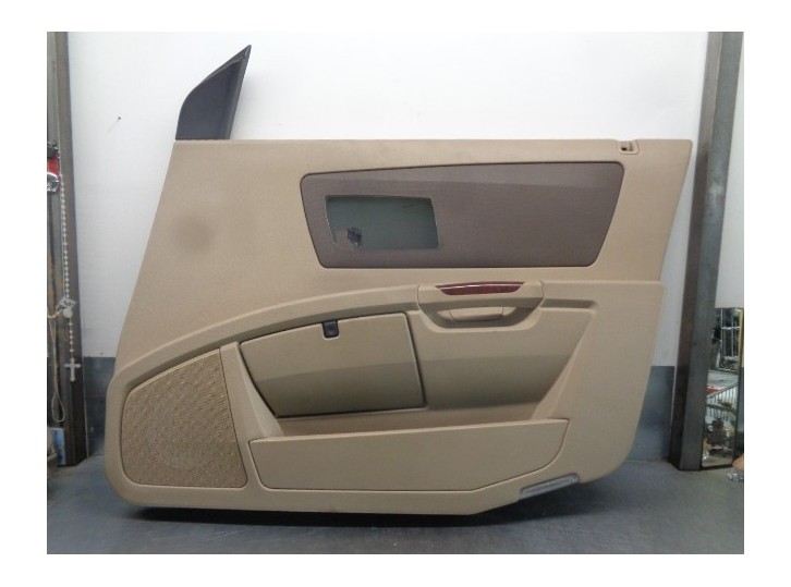 Recambio de guarnecido puerta delantera derecha para cadillac srx v6 elegance referencia OEM IAM 8150540000 1GA0371481 