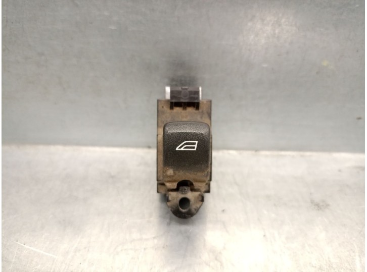 Recambio de mando elevalunas delantero derecho para volvo xc70 ii (136) d4 awd referencia OEM IAM 30773272 30773272 