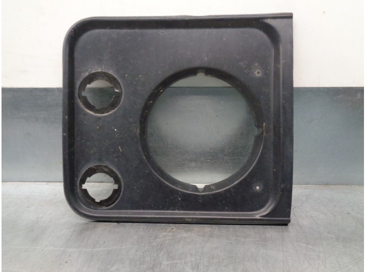 Recambio de cerquillo faro para land rover defender (ld) 2.5 tdi referencia OEM IAM BTR7849PUC 