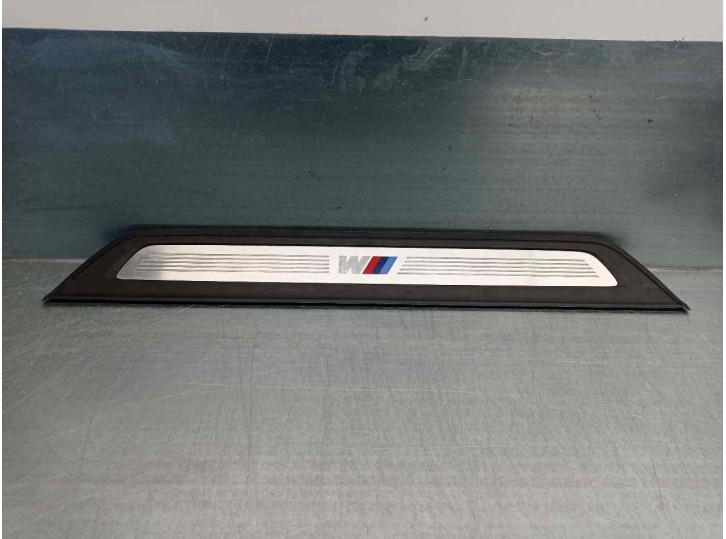 Recambio de molduras delanteras para bmw serie 5 berlina (g30) 2.0 16v turbodiesel referencia OEM IAM 5A0DB65 EMBELLECEDOR DEL D
