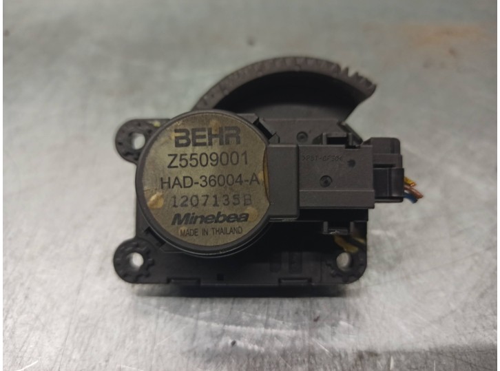Recambio de motor calefaccion para peugeot 5008 active referencia OEM IAM Z5509001 1207135B BEHR