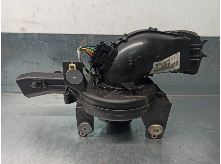 Recambio de motor calefaccion para peugeot 5008 active referencia OEM IAM 9683441680 T5157001 BEHR